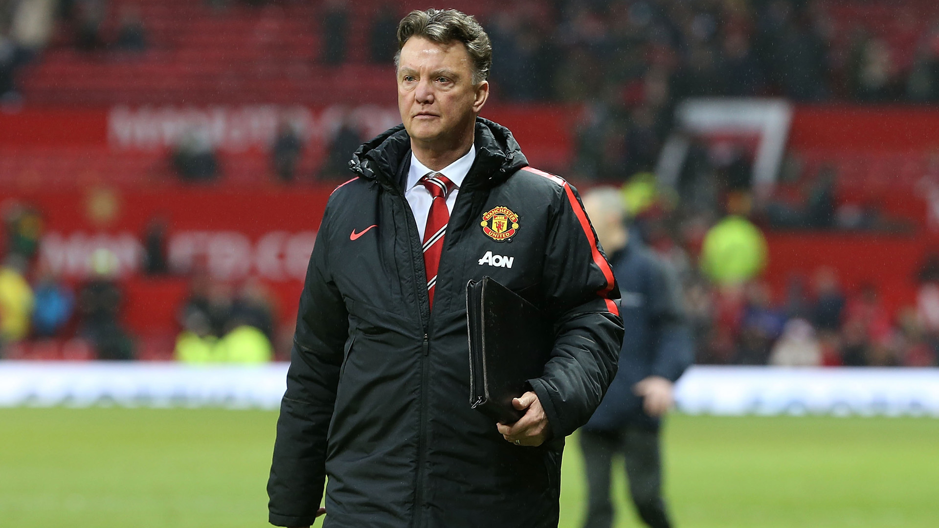 MANCHESTER, ENGLAND - DECEMBER 14:  Manager Louis van Gaal of Manchester United walks off after during the Barclays Premier League match between Manchester United and Liverpool at Old Trafford on December 14, 2014 in Manchester, England.  (Photo by Matthew Peters/Man Utd via Getty Images)